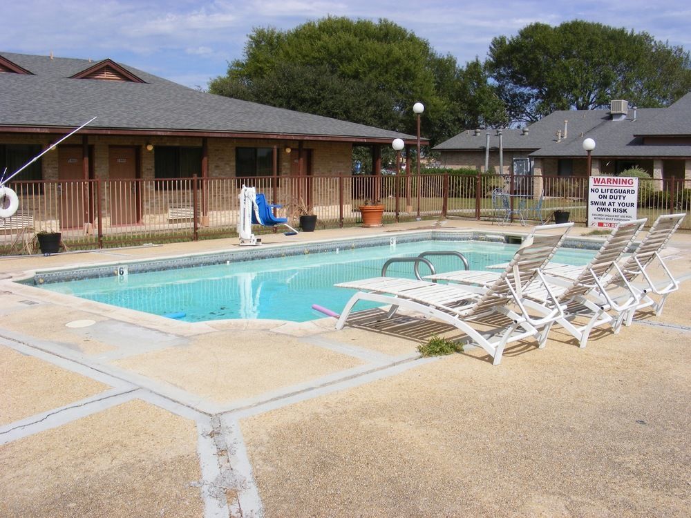 Americas Best Value Inn Lockhart Tx Exterior photo